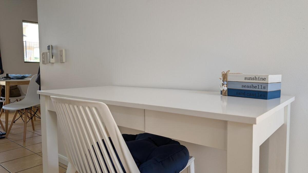 Coastal Comfort - 1 Bedroom Beachfront Apartment Townsville
