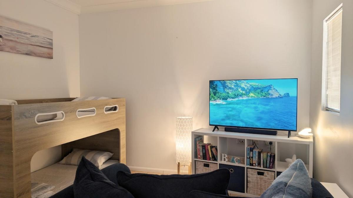 Coastal Comfort - 1 Bedroom Beachfront Townsville